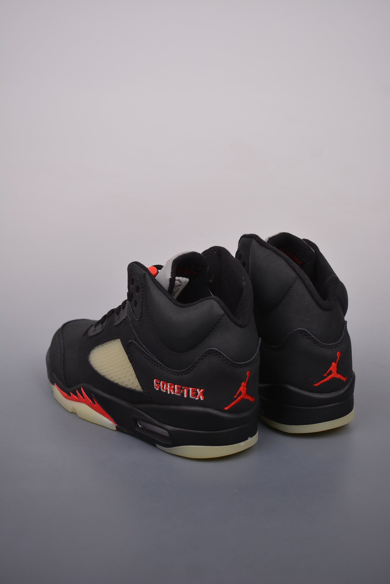 Jordan 5 Retro Gore-Tex Off Noir